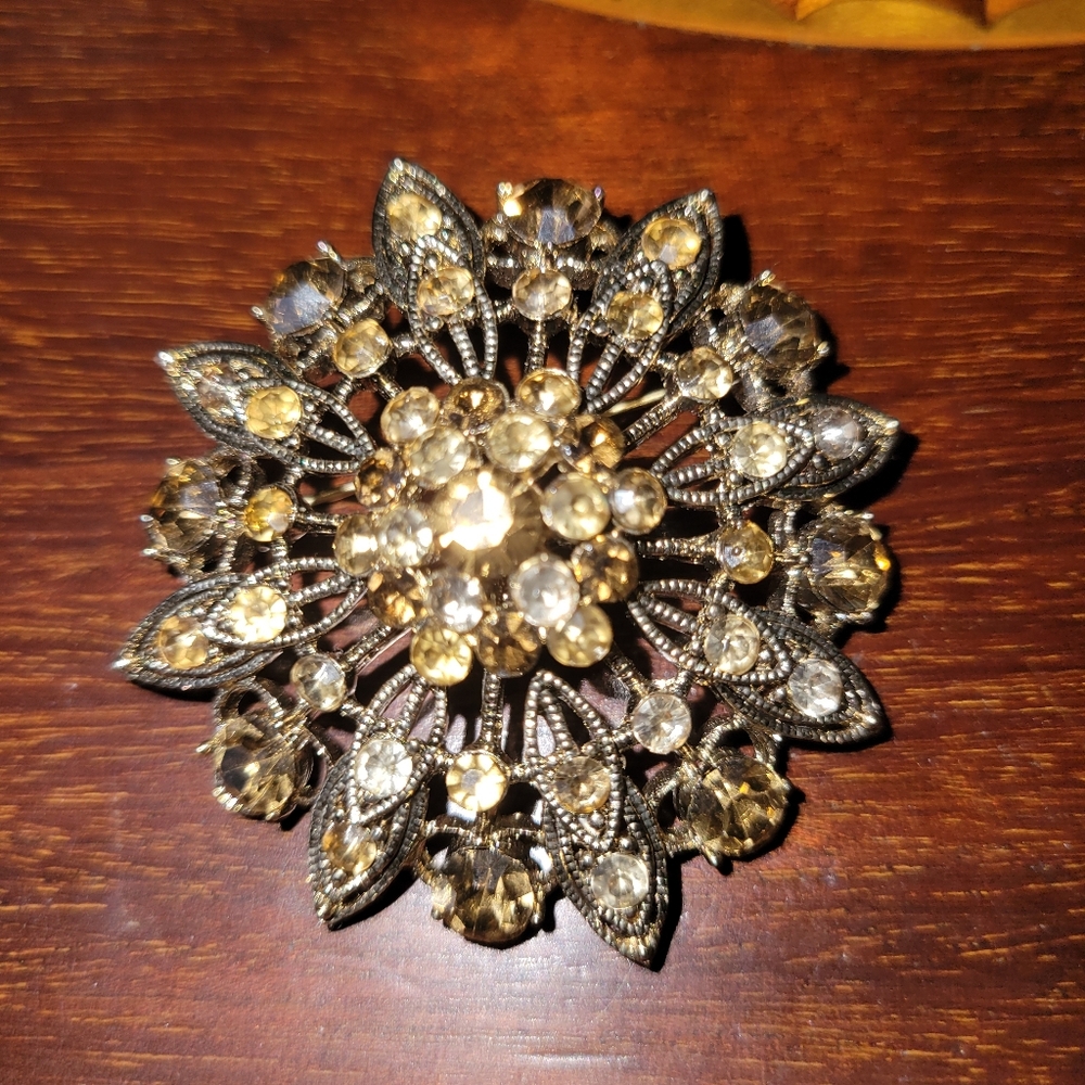 Vintage Gold Tone Layered Honey Stone Brooch